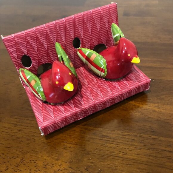 Trim A Home Cardinal Salt And Pepper Shaker Set. - Picture 4 of 11